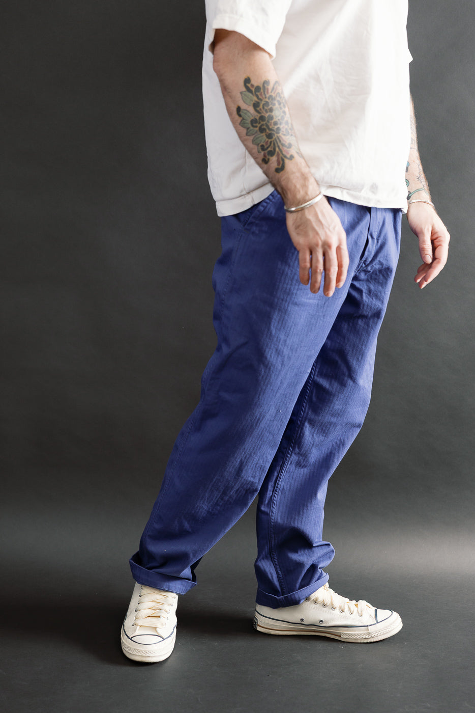 Full body side view of male model, 5'9