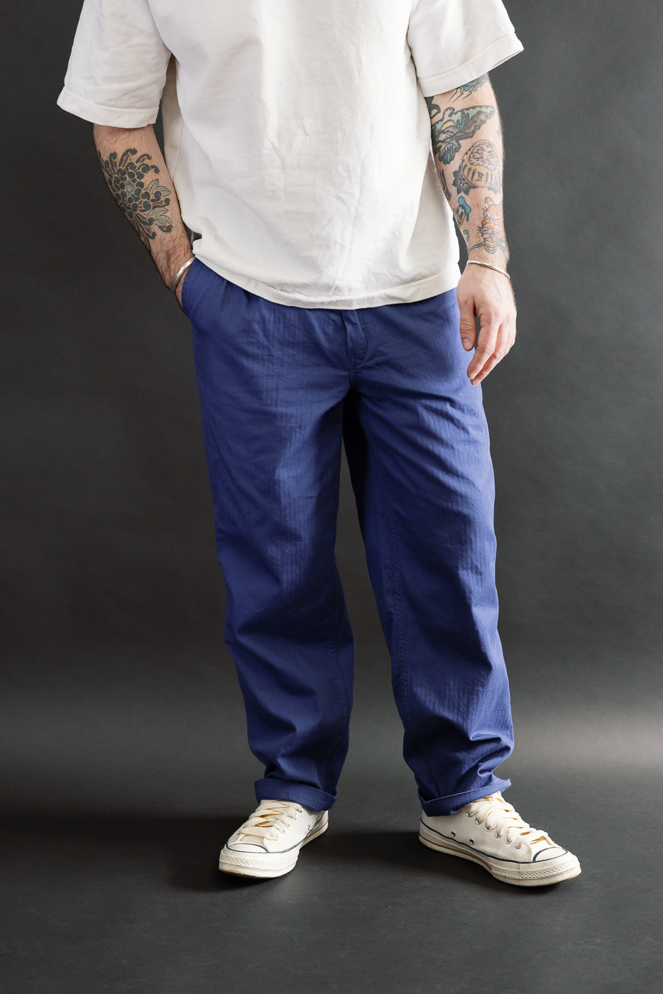 Full body front view of male model, 5'9