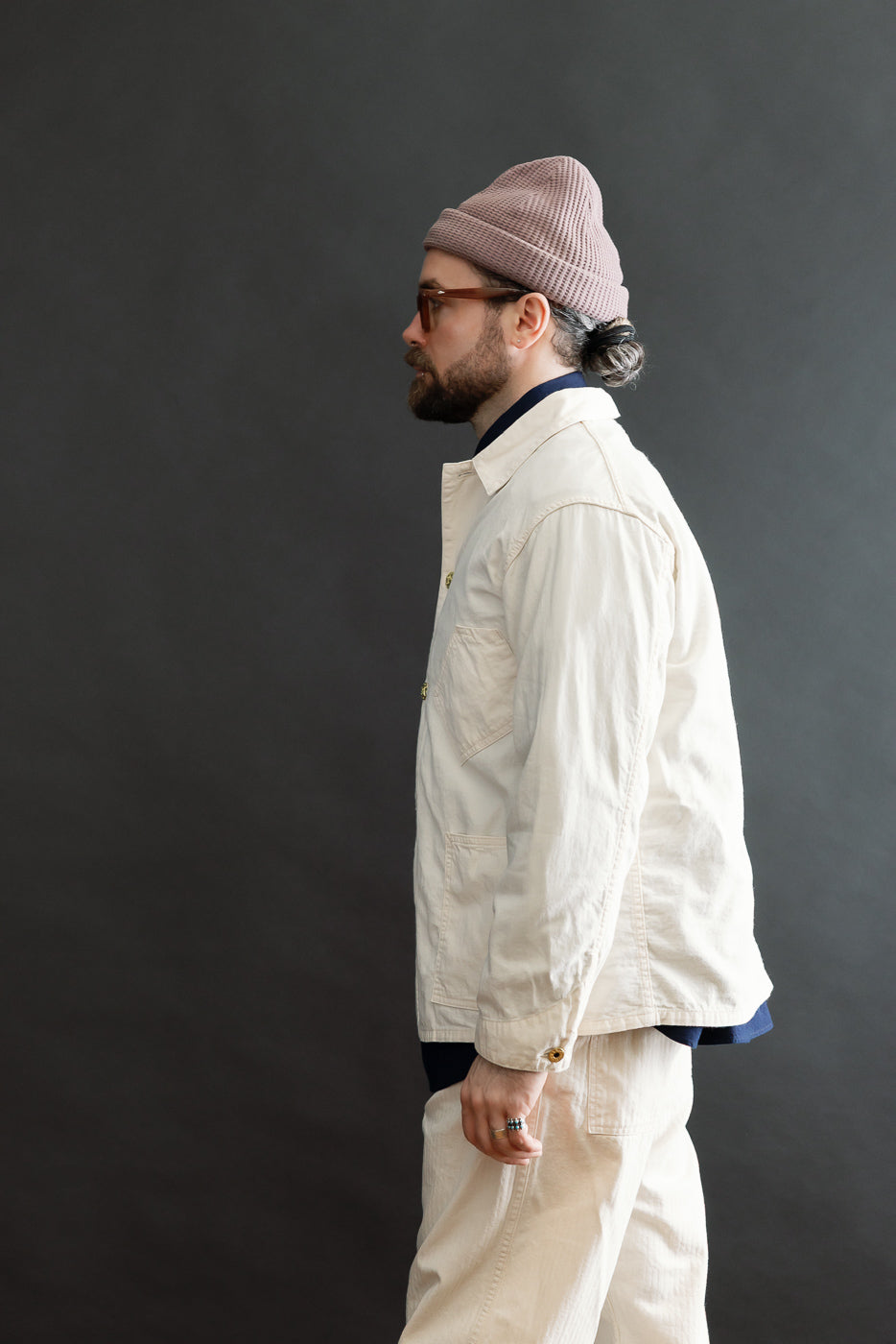 Side view, male model 5'9