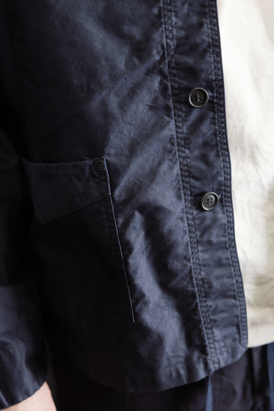 Close-up of the 3135-LMN Post Chinois Travail 2 Light Moleskin jacket in dark navy, highlighting the front flap pocket and buttons, with a light shirt underneath, reflecting French-Chinese workwear fusion.