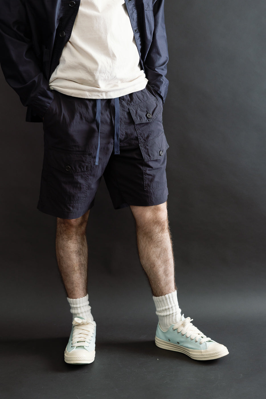 Front view, male model 5'9