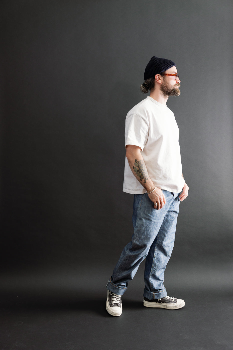 Full body side view of male model, 5'9