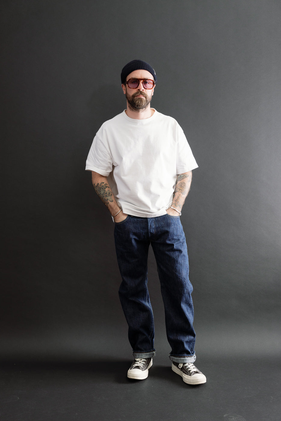 Full body front view: male model, 5'9