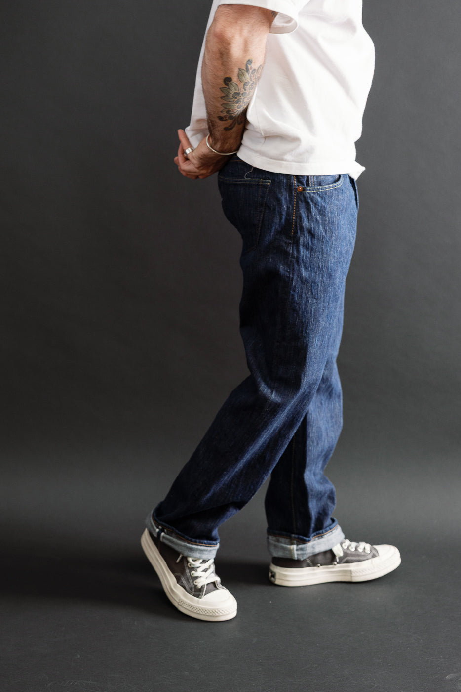 Full body side view of male model, 5'9