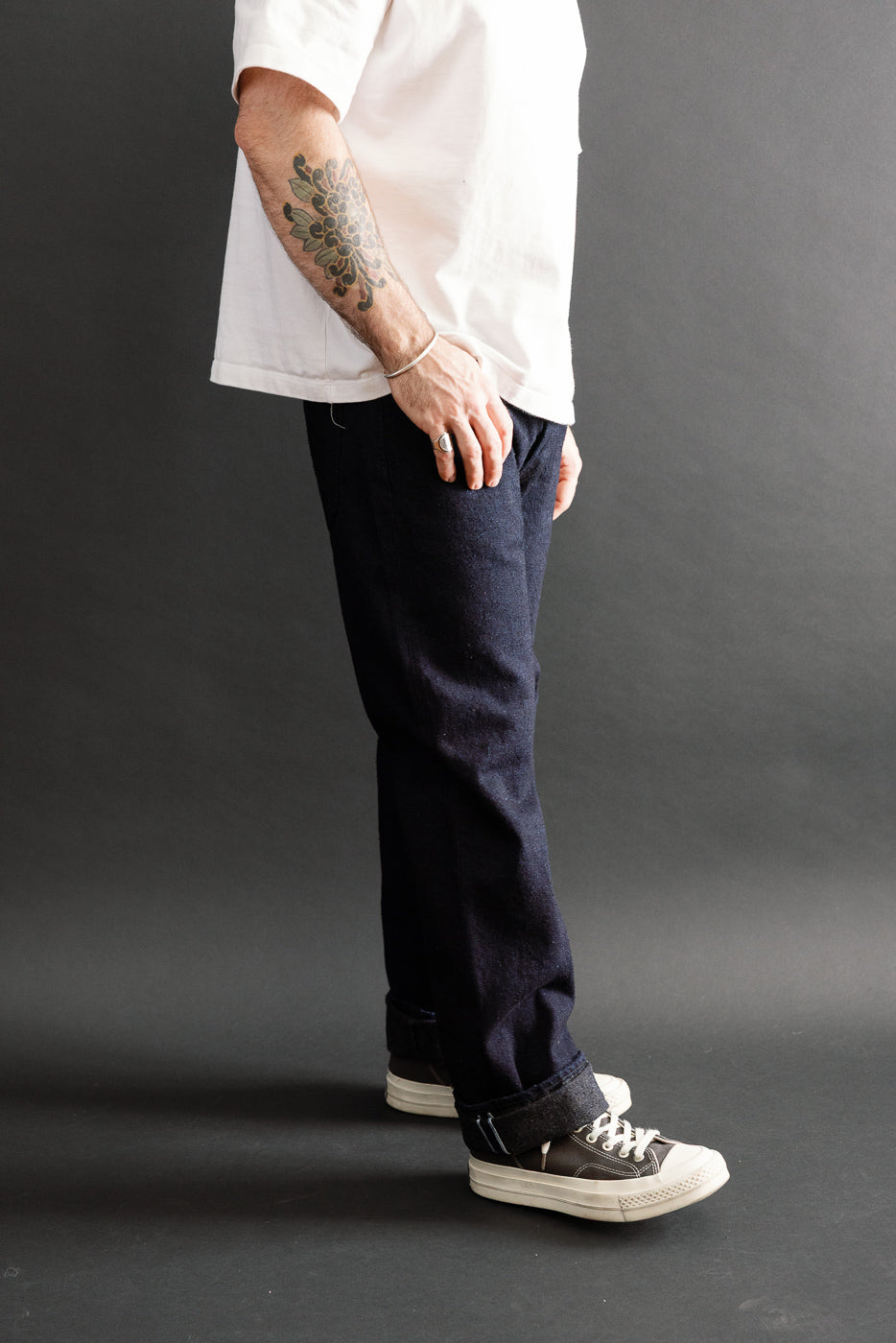 Side view of male model (5'9