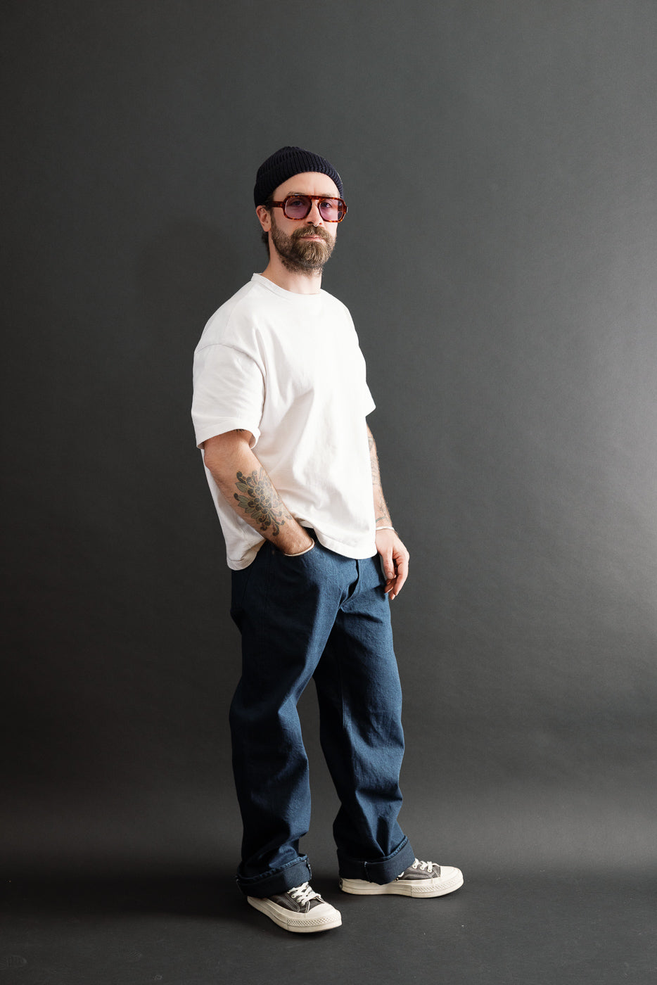 Full body front view: male model, 5'9