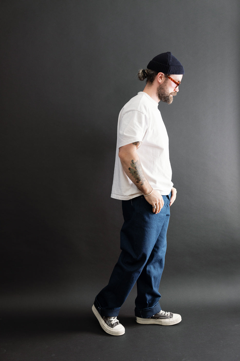 Full body side view of male model, 5'9