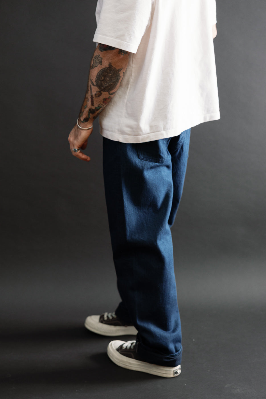 Full body side view of a male model, 5'9