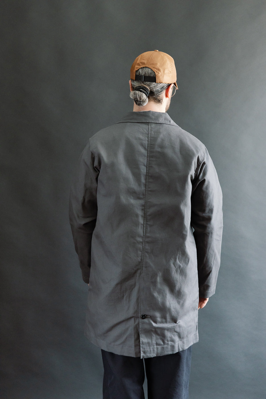 Full body back view of a male model, 5'9