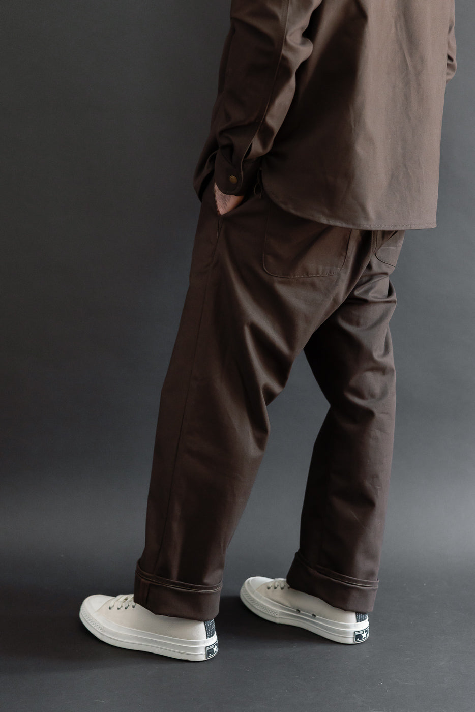 Full body side view of a male model, 5'9