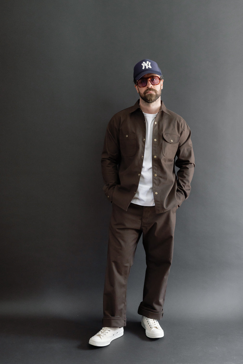 Full body front view: male model, 5'9