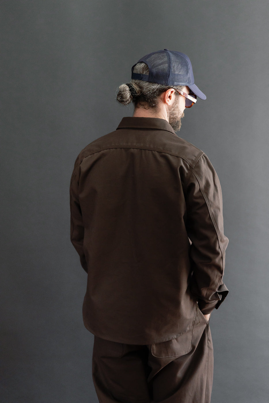 Back view of male model (5'9