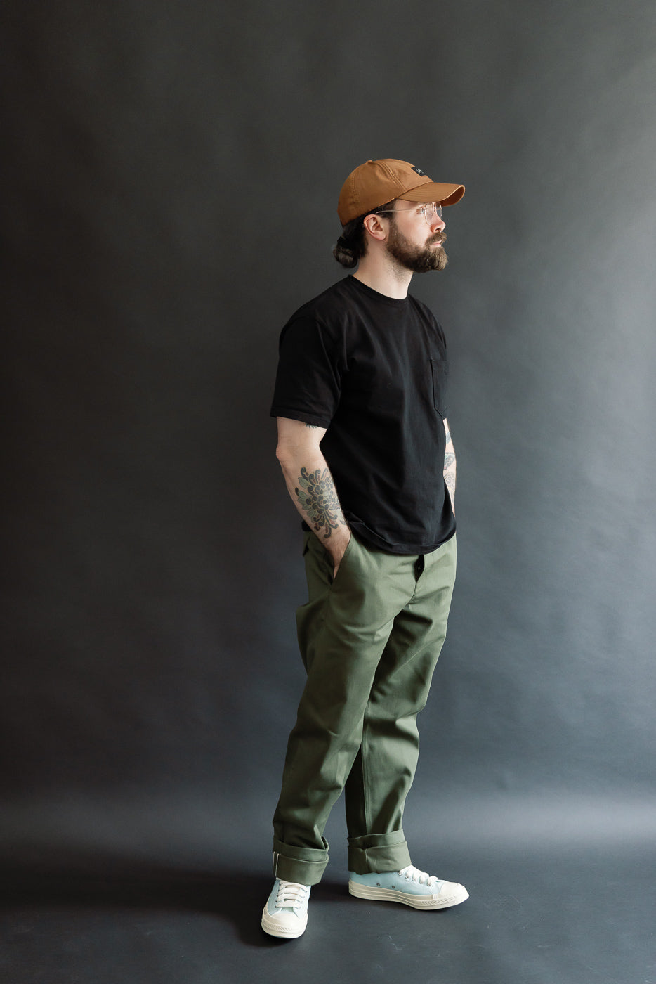 Full body side view of male model, 5'9