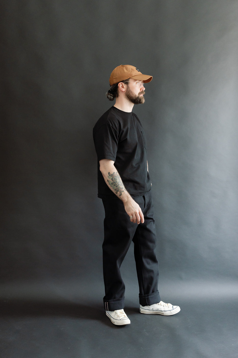 Full body side view of male model, 5'9