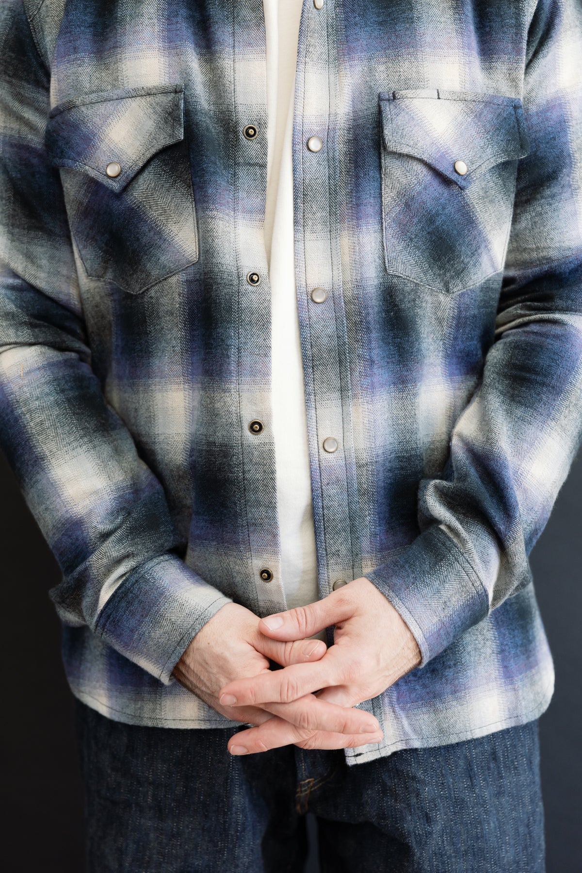 Front view of a male model, 5'9