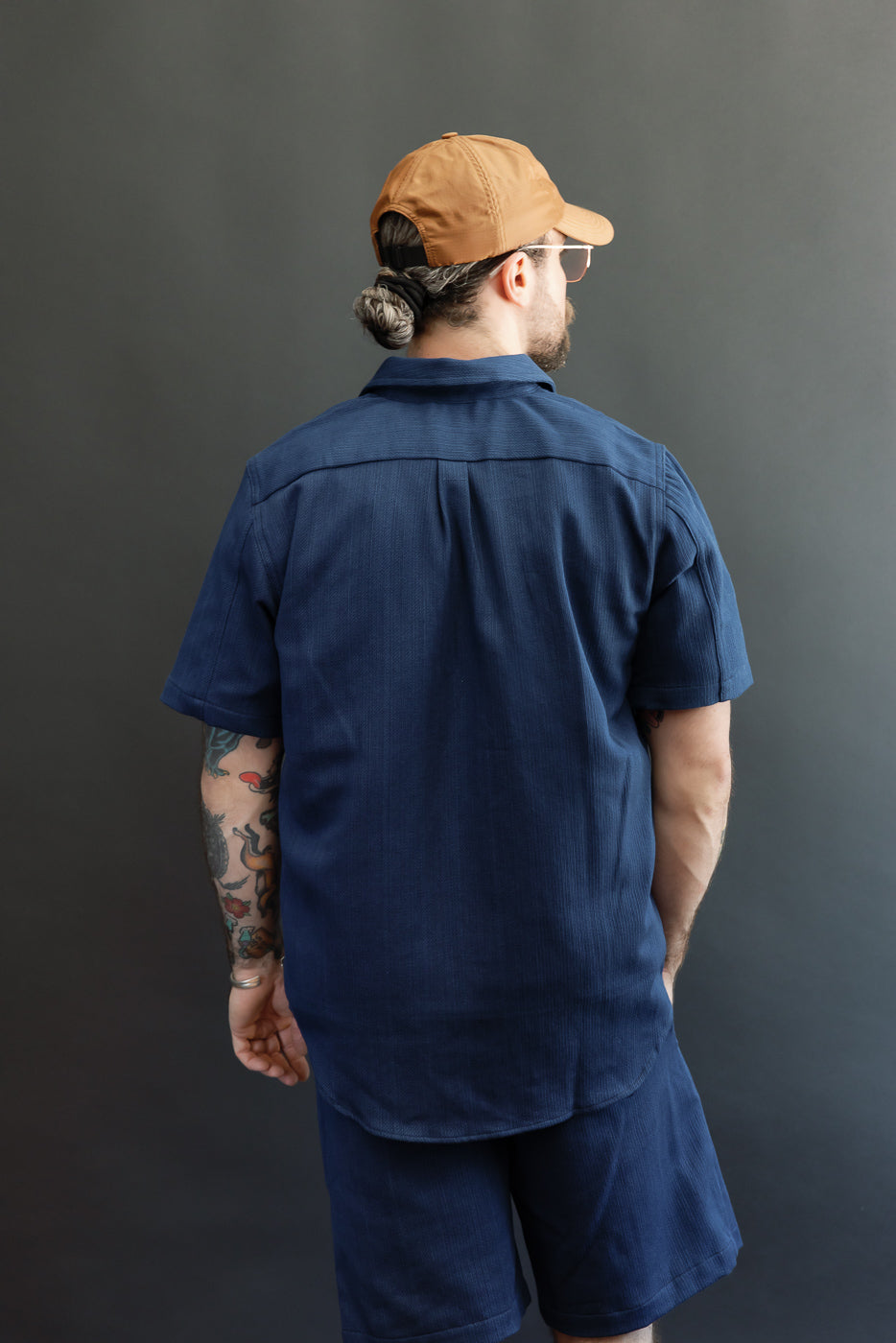 Back view of male model, 5'9