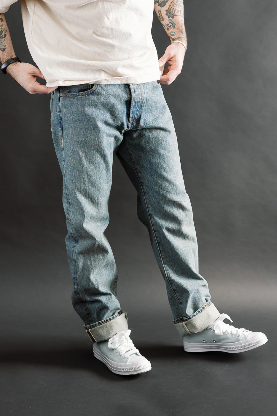 Front view, male model 5'9
