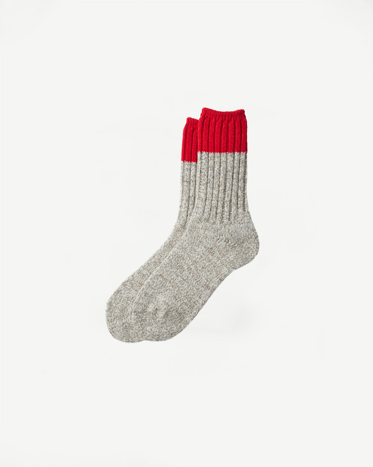 Flat lay of Rototo R1536 merino wool rug socks in grey with red ribbed cuffs, front view.