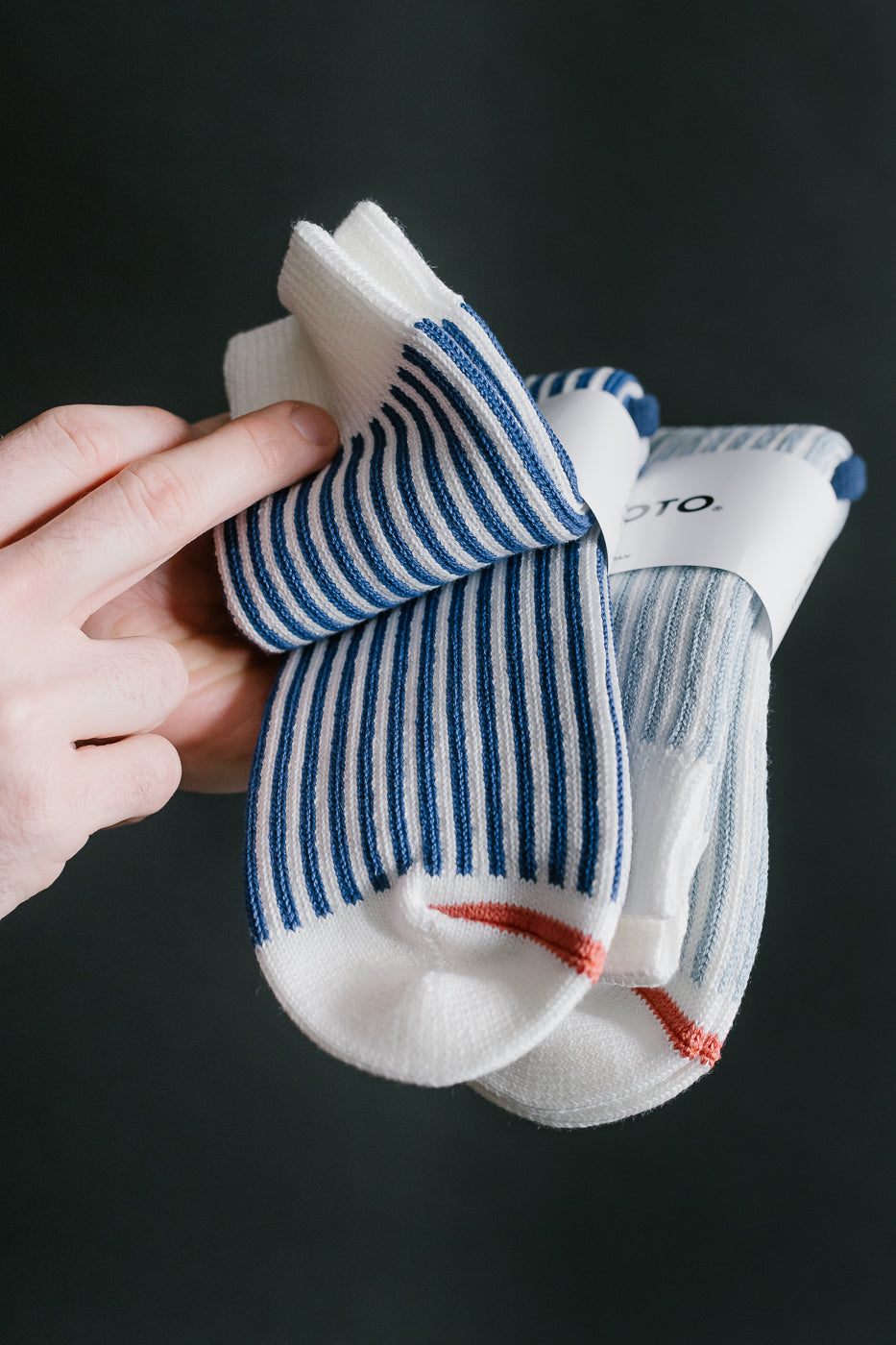 R1586 - Vertical Stripe Sock - White, Light Blue