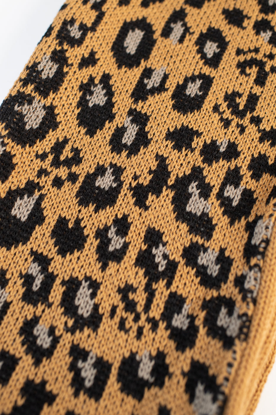 R5076 - Reversible Leopard Chunky Muffler Scarf - Beige