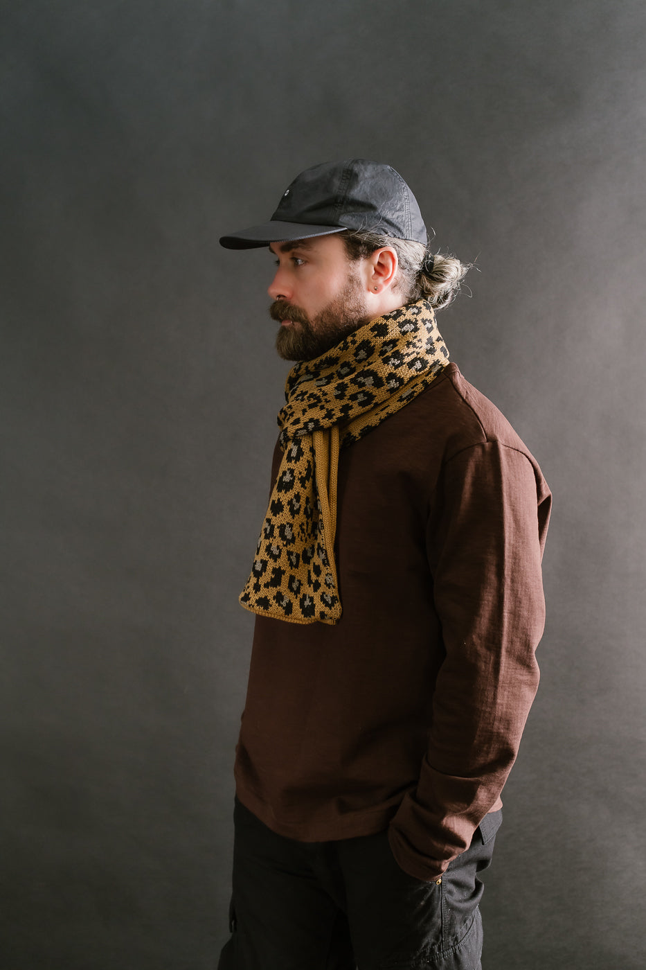 R5076 - Reversible Leopard Chunky Muffler Scarf - Beige