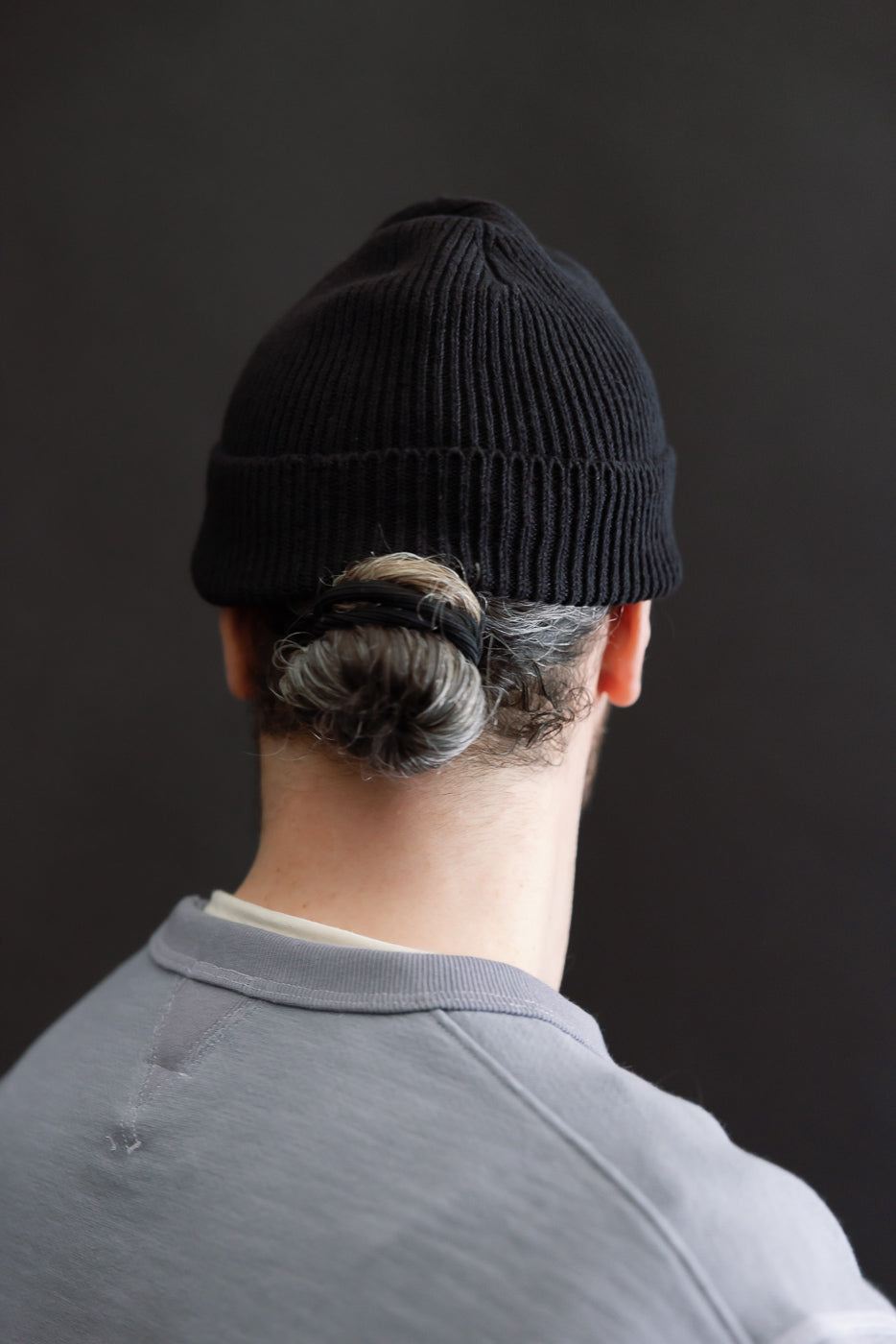 Back view close-up of male model, 5'9
