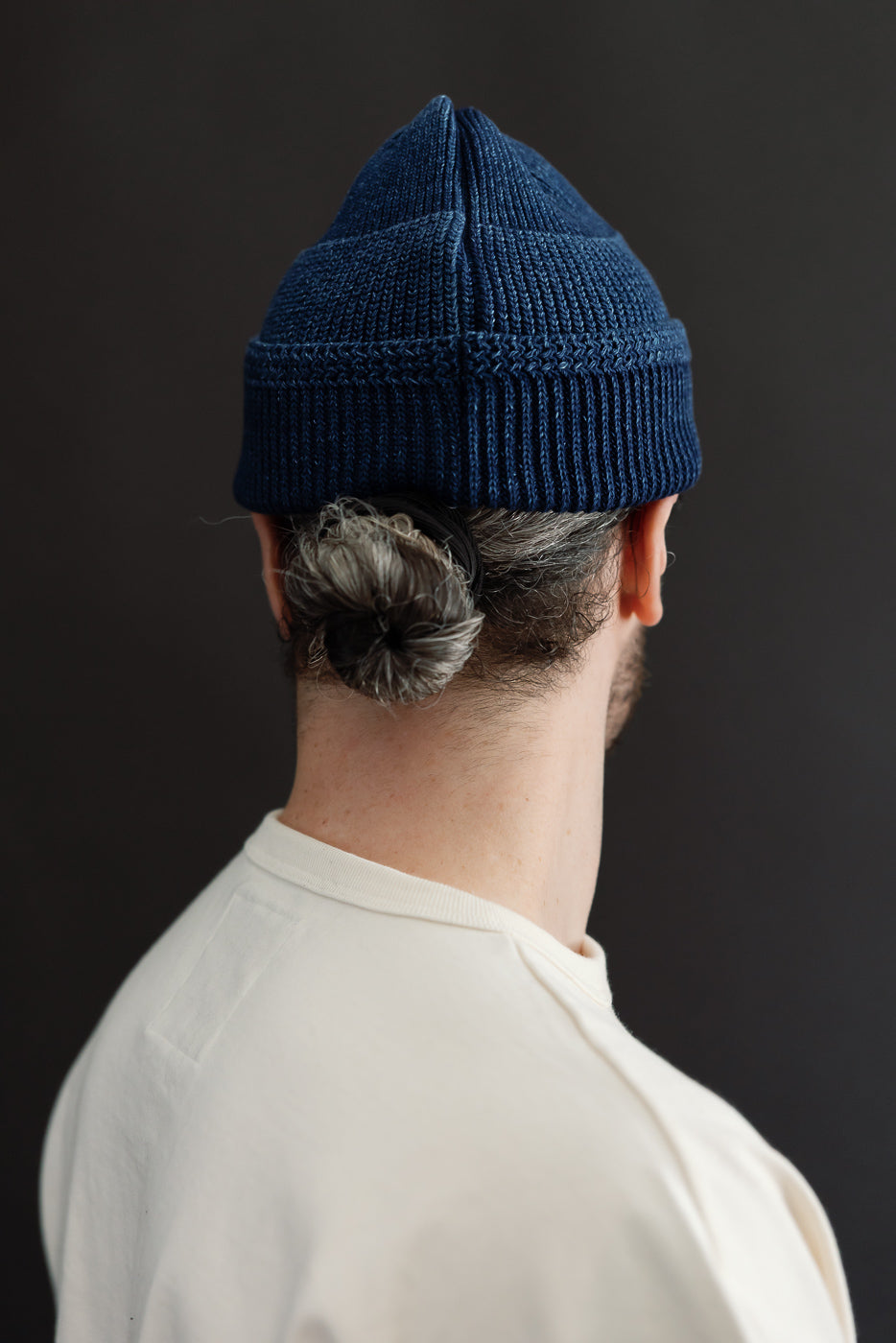 Back view close-up of a male model, 5'9