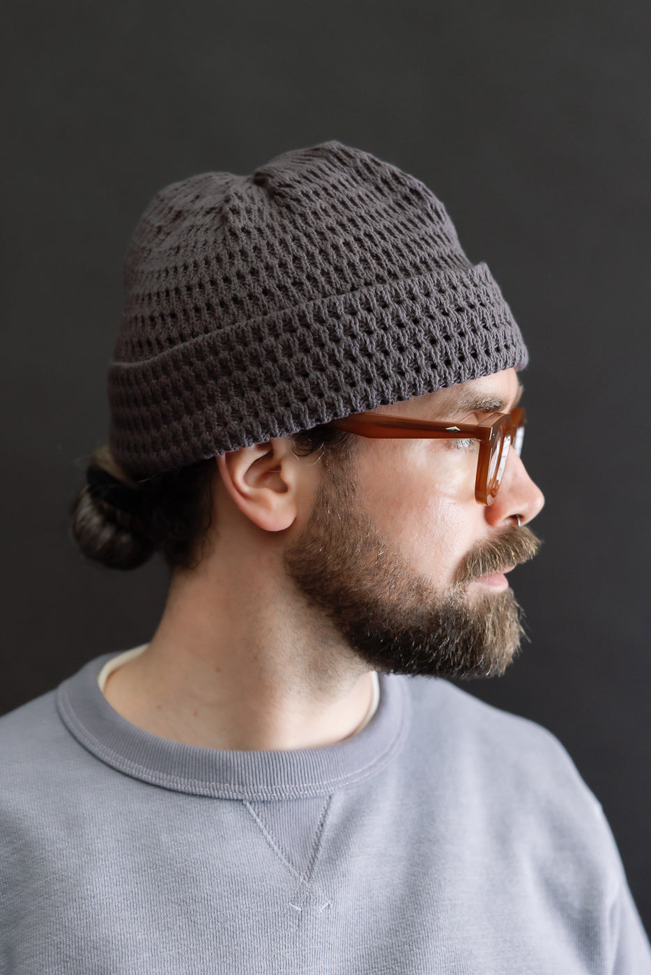 Side view close-up of male model, 5'9