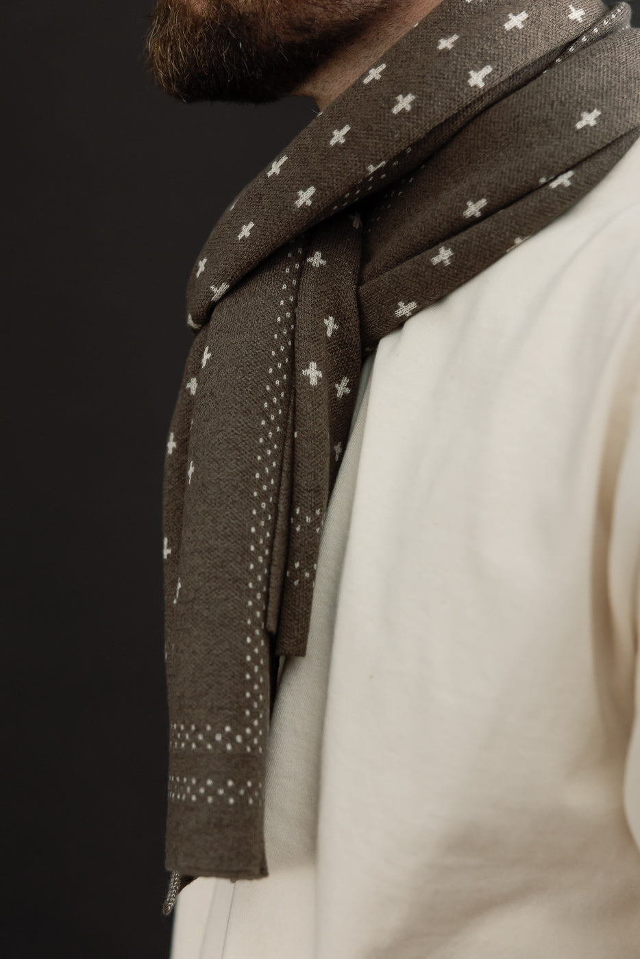 Close-up of a male model, 5'9