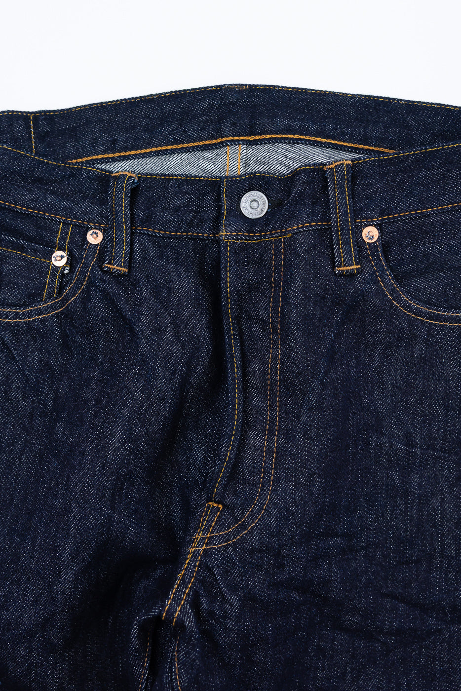 Close-up of front waist and fly, Samurai S0710xx 15oz limited washi selvedge denim jeans, contrast stitching, Dant