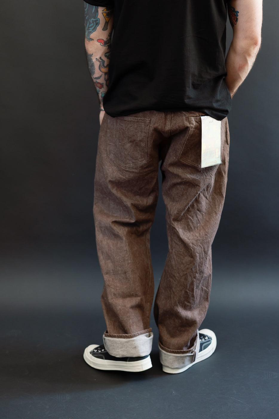 Back view of male model, 5'9