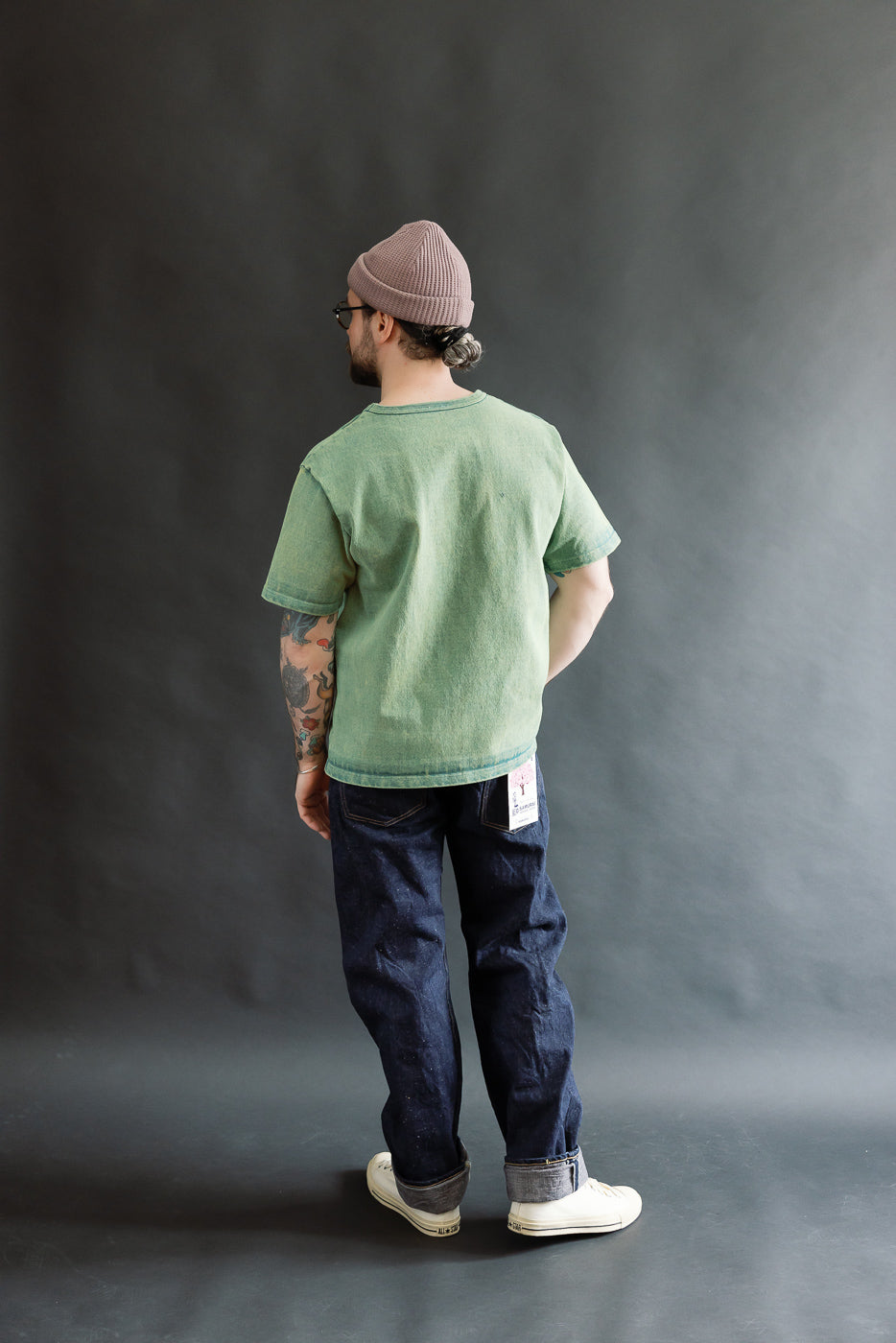 Full body back view of male model, 5'9