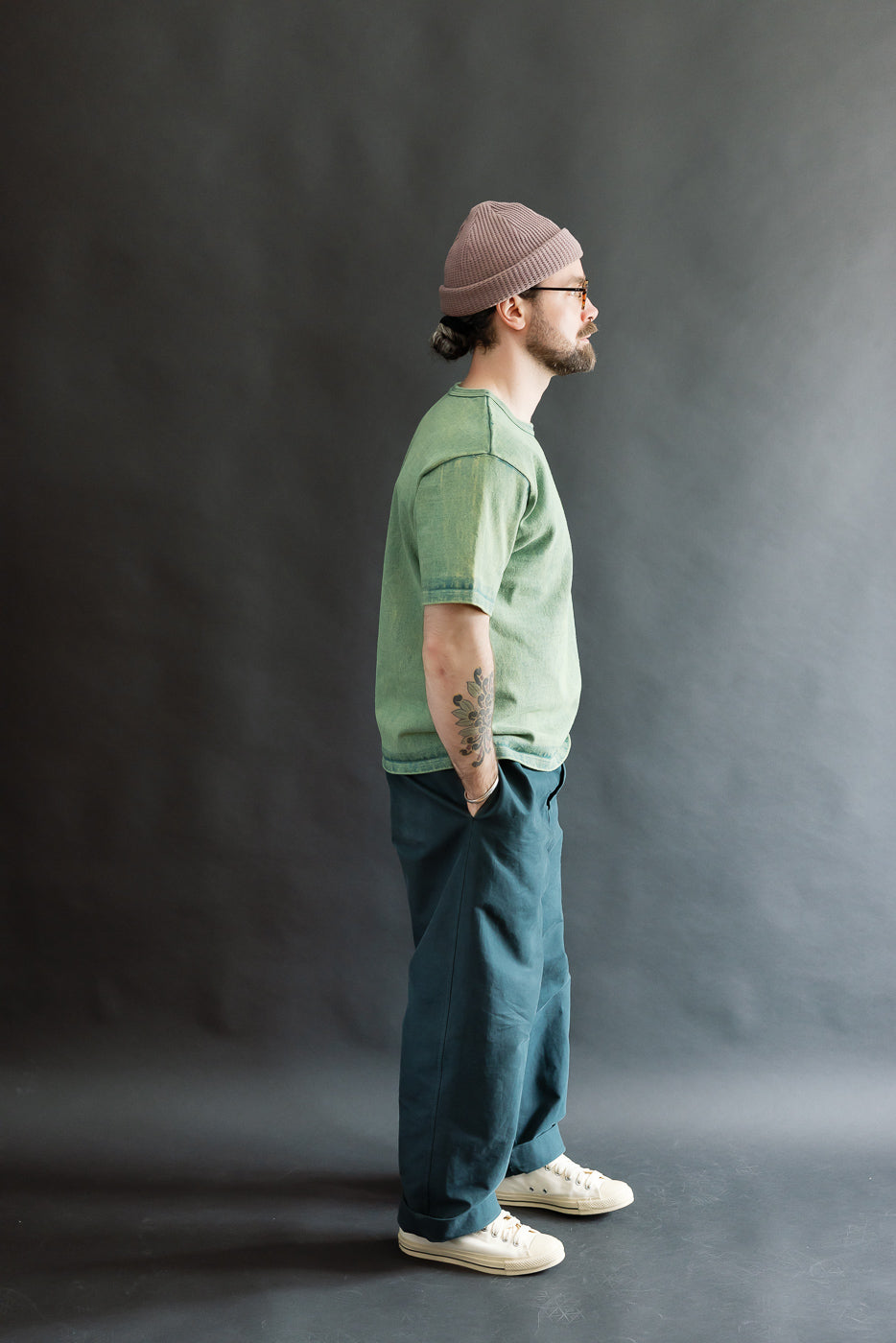 Full body side view of male model, 5'9