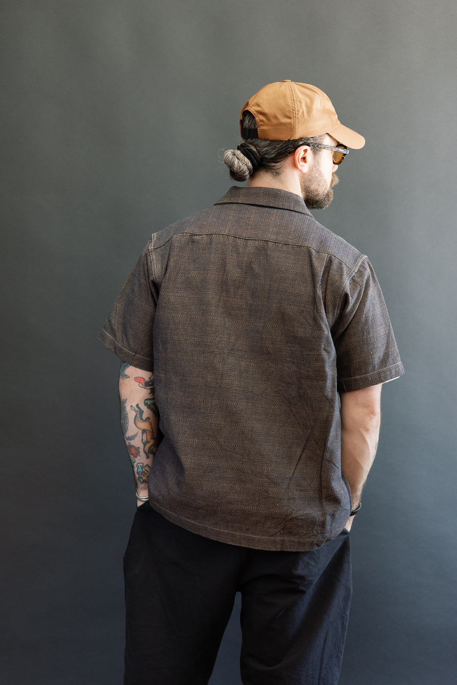 Back view of male model, 5'9