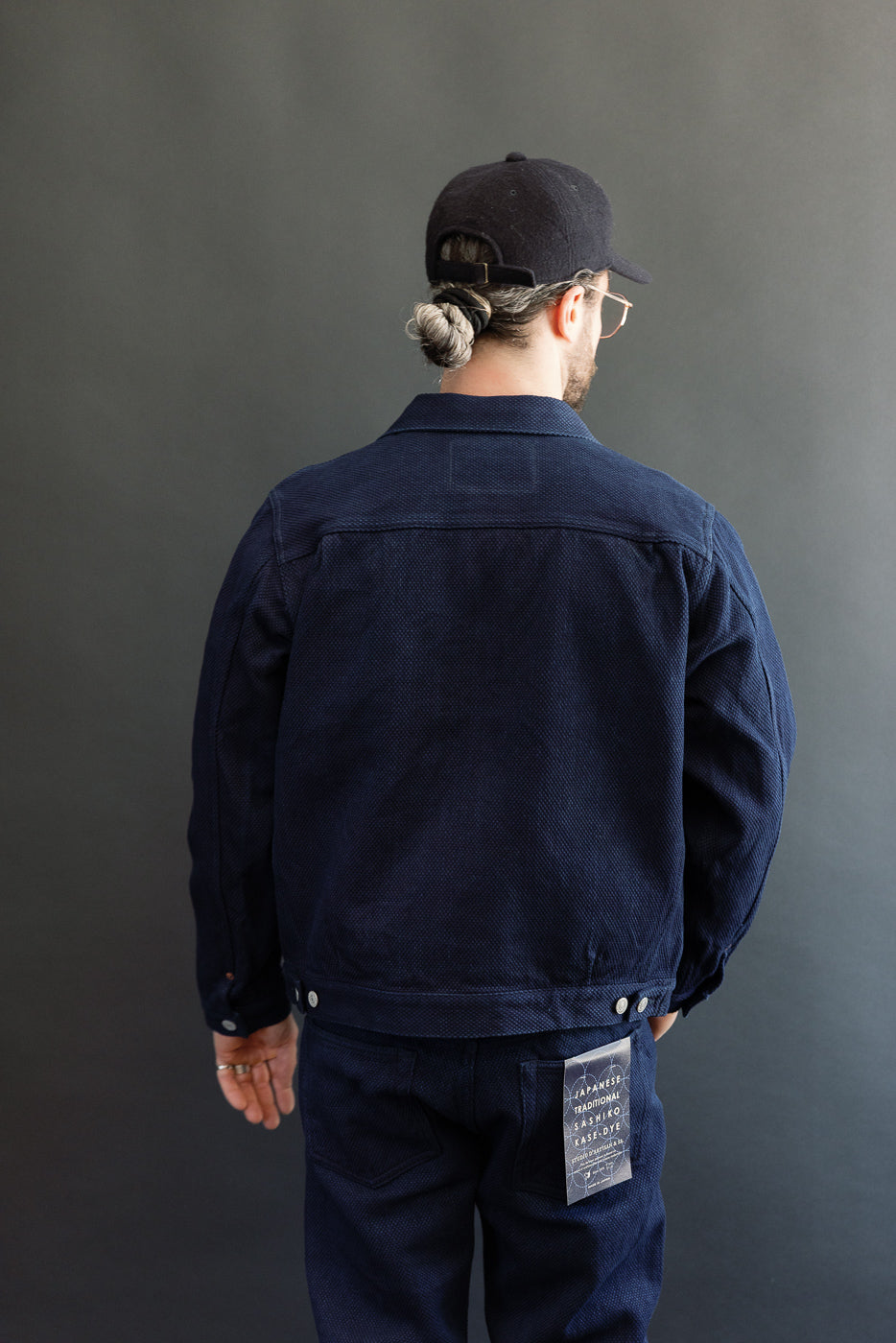Back view of male model, 5'9