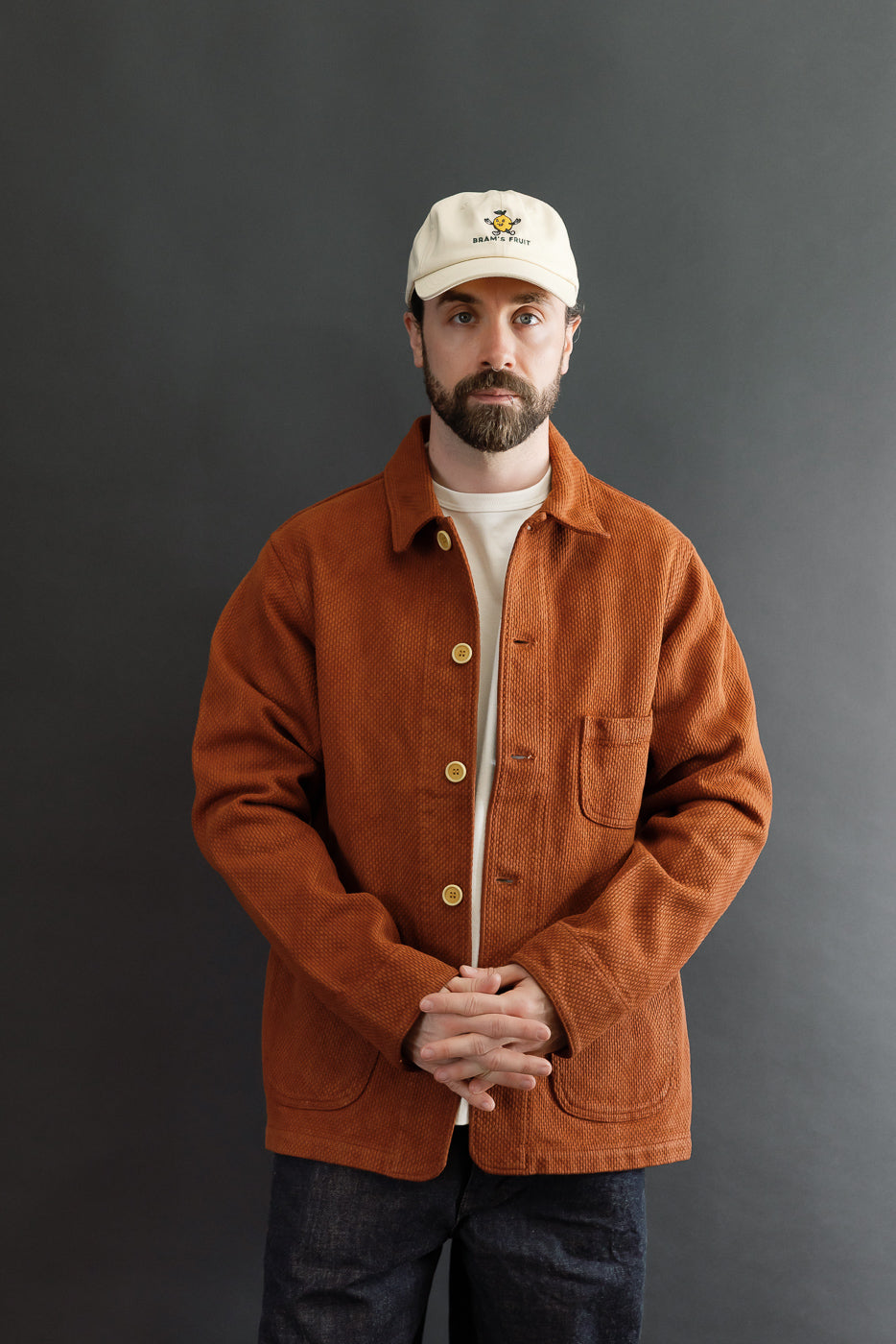 Front view of a male model, 5'9