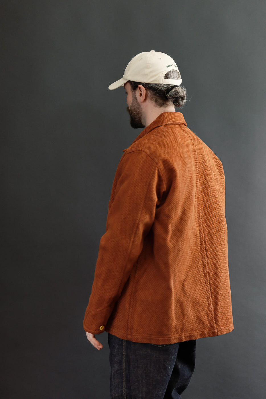 Back view of a male model, 5'9