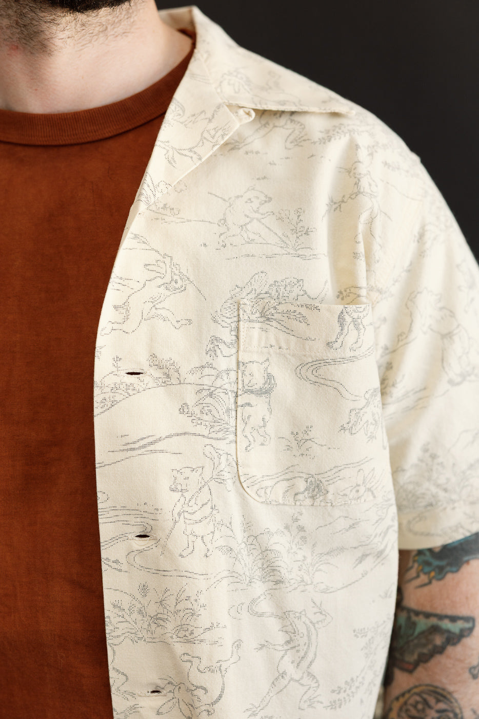 Close-up front view of male model (5'9