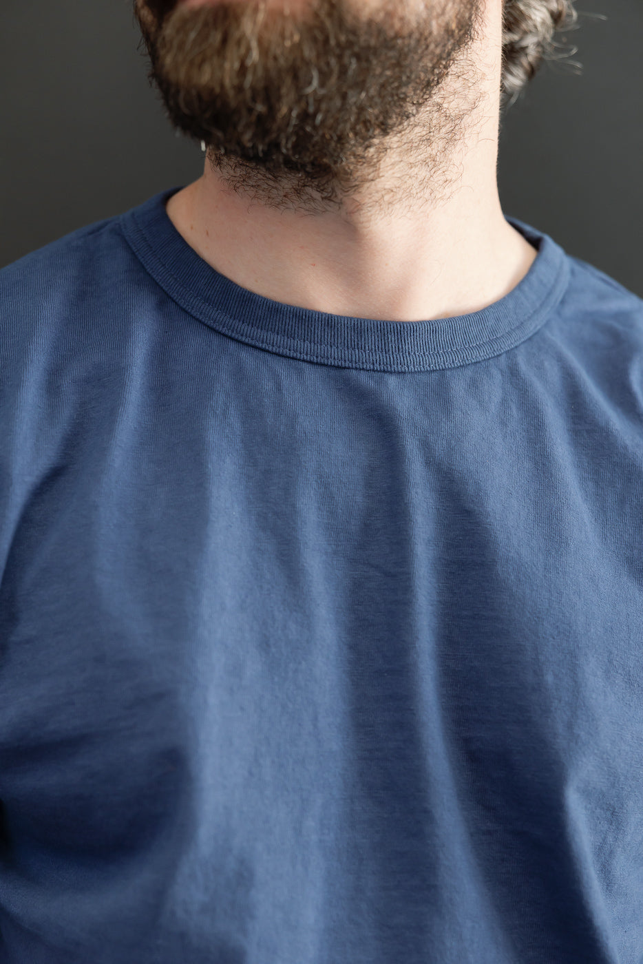 Close-up front view of male model, 5'9