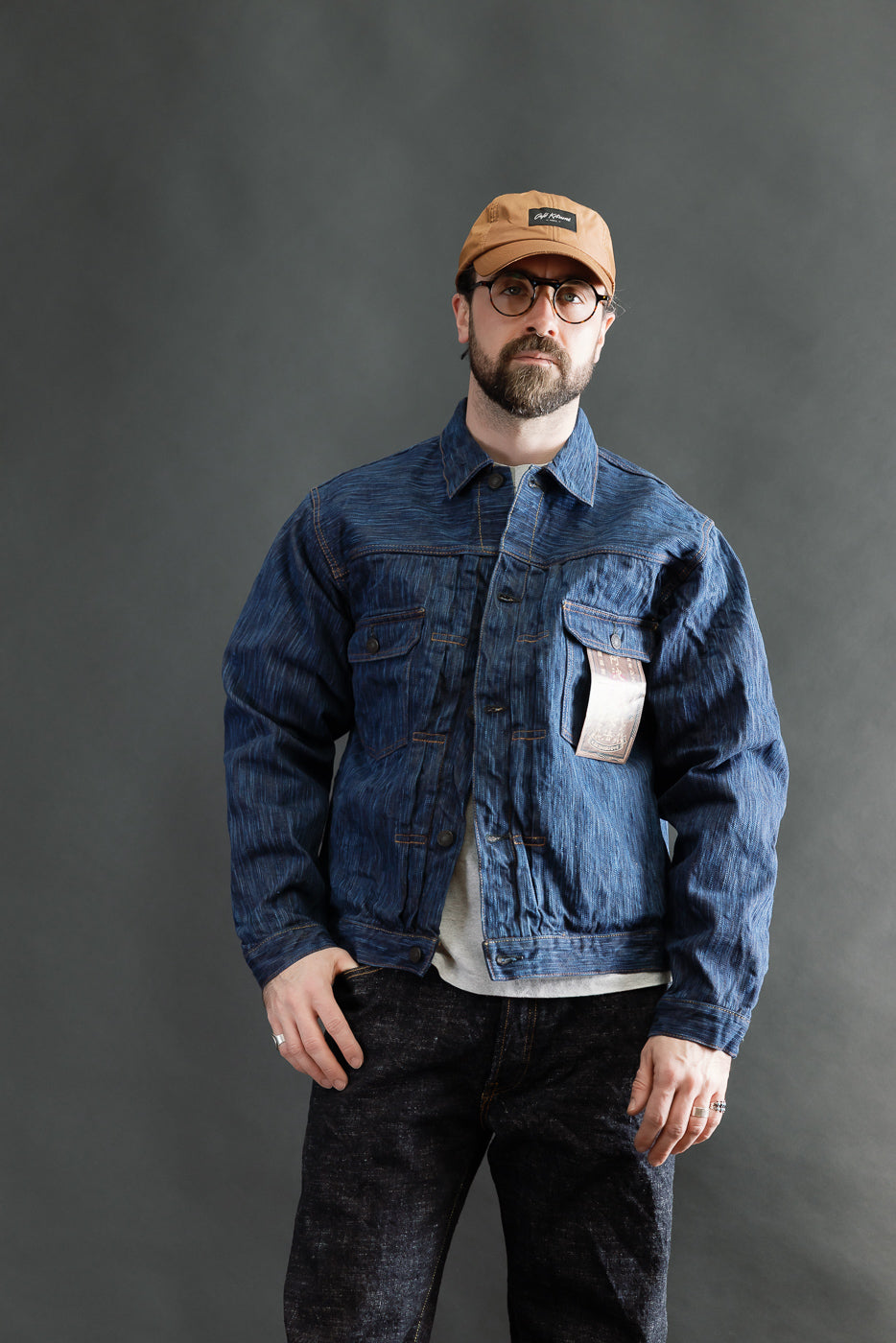 Front view, male model 5'9