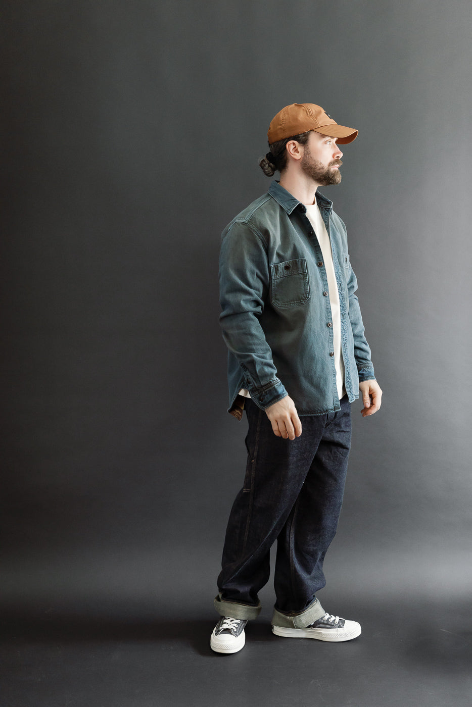 Full body profile view: male model, 5'9