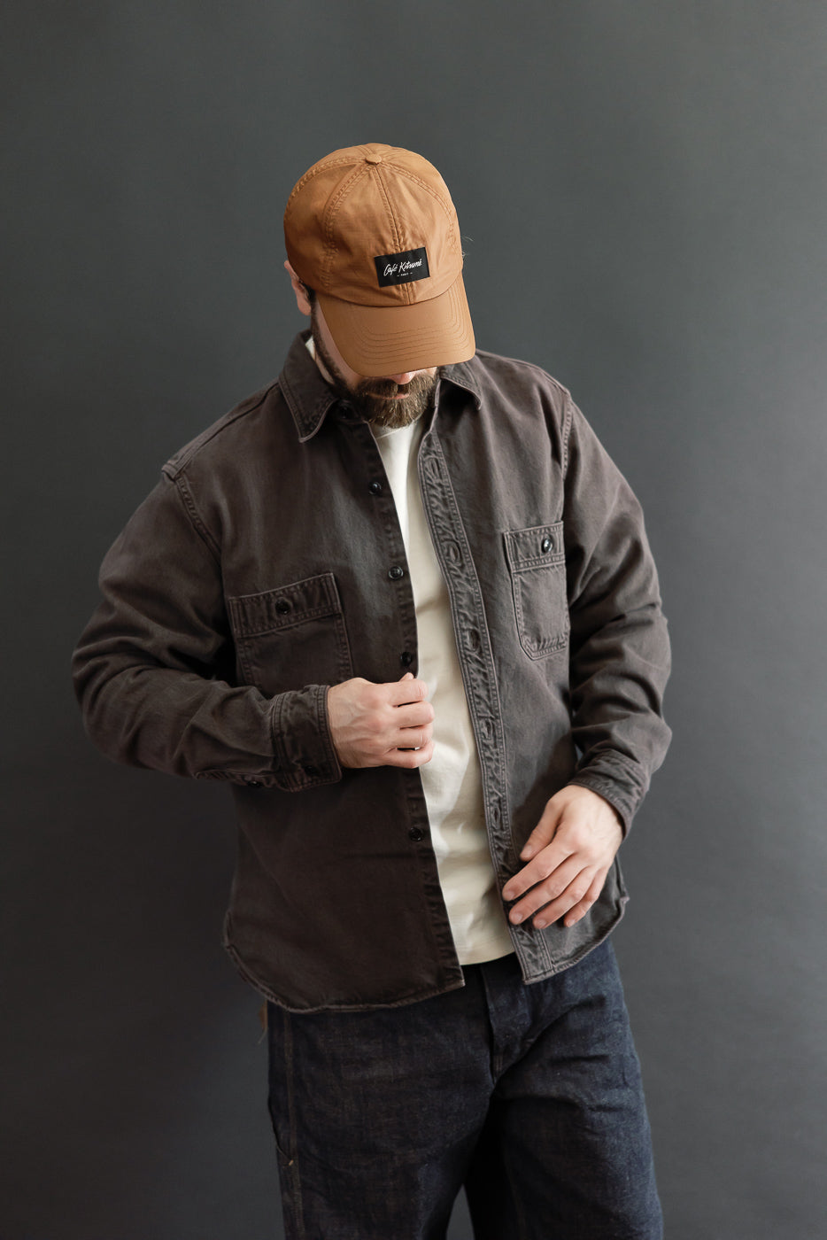 Front view: Male model, 5'9