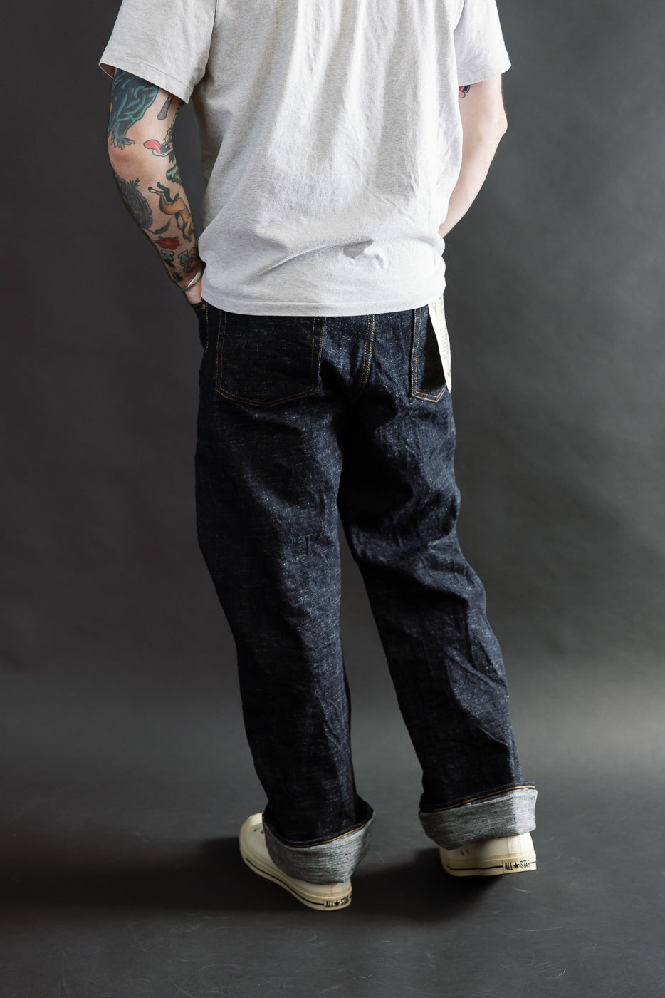 Full body back view of male model, 5'9