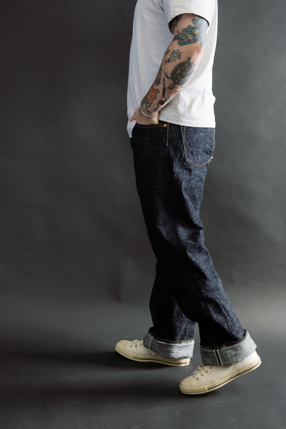 Full body side view of male model, 5'9