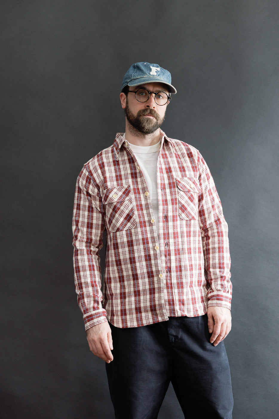 Full body front view of male model, 5'9