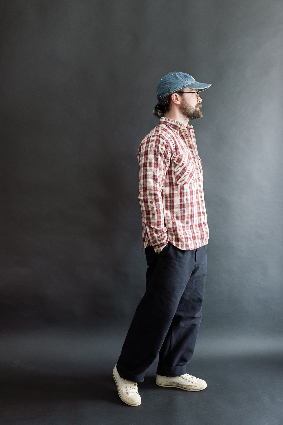 Full body side view of male model 5'9
