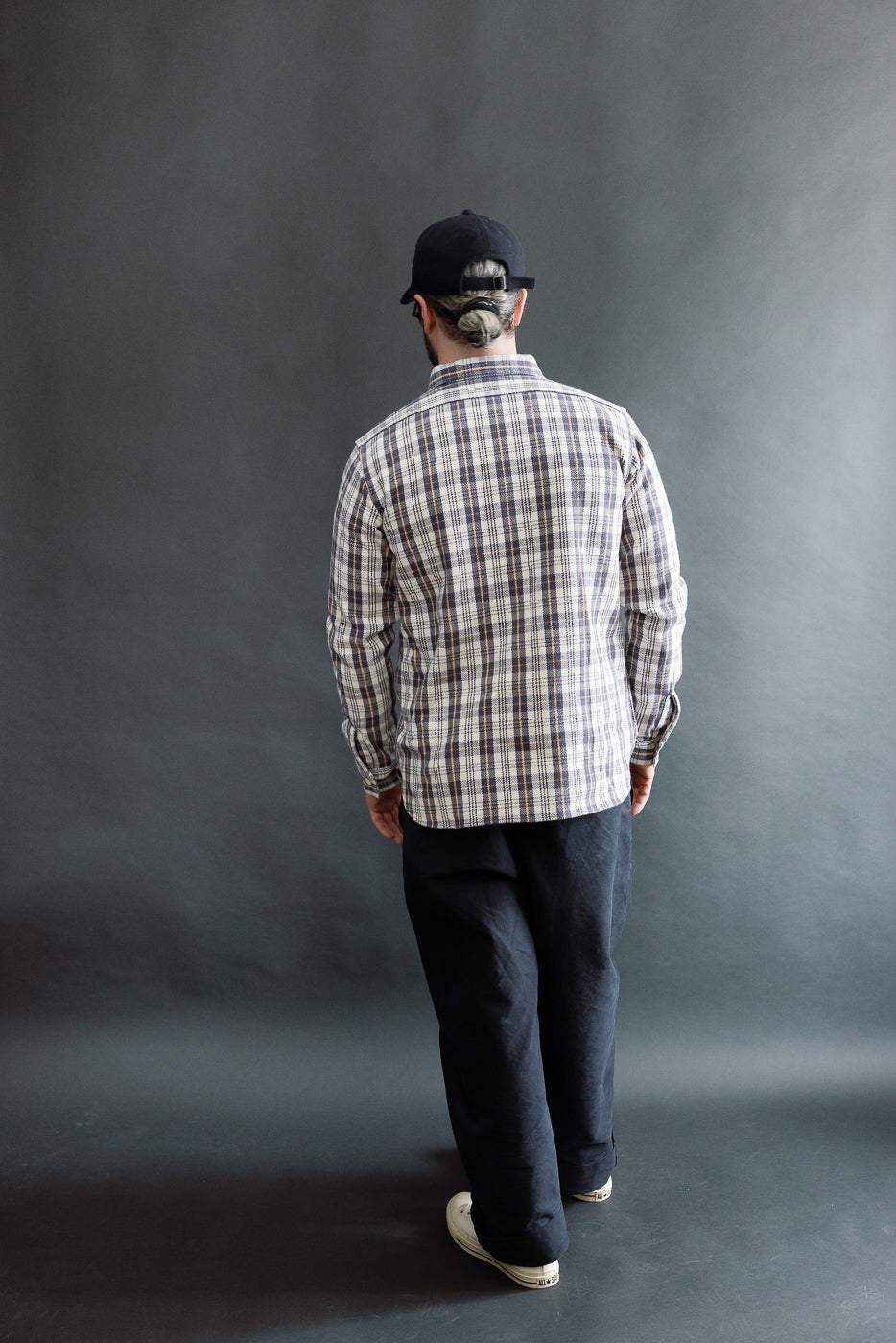 Full body back view of male model 5'9