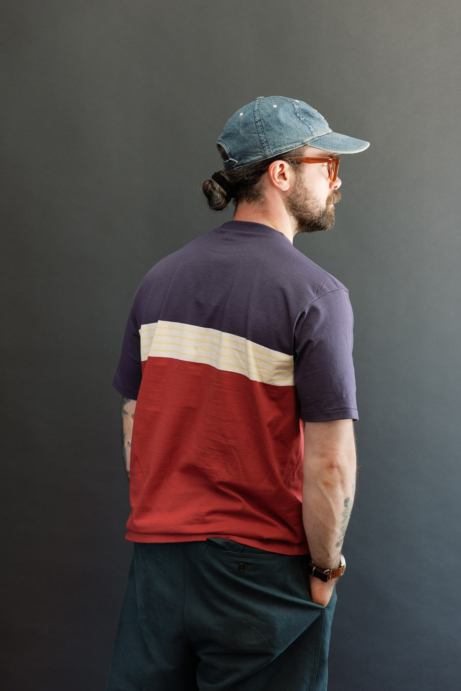 Back view of a male model, 5'9