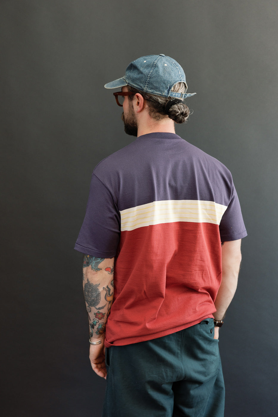 Back view of a male model, 5'9