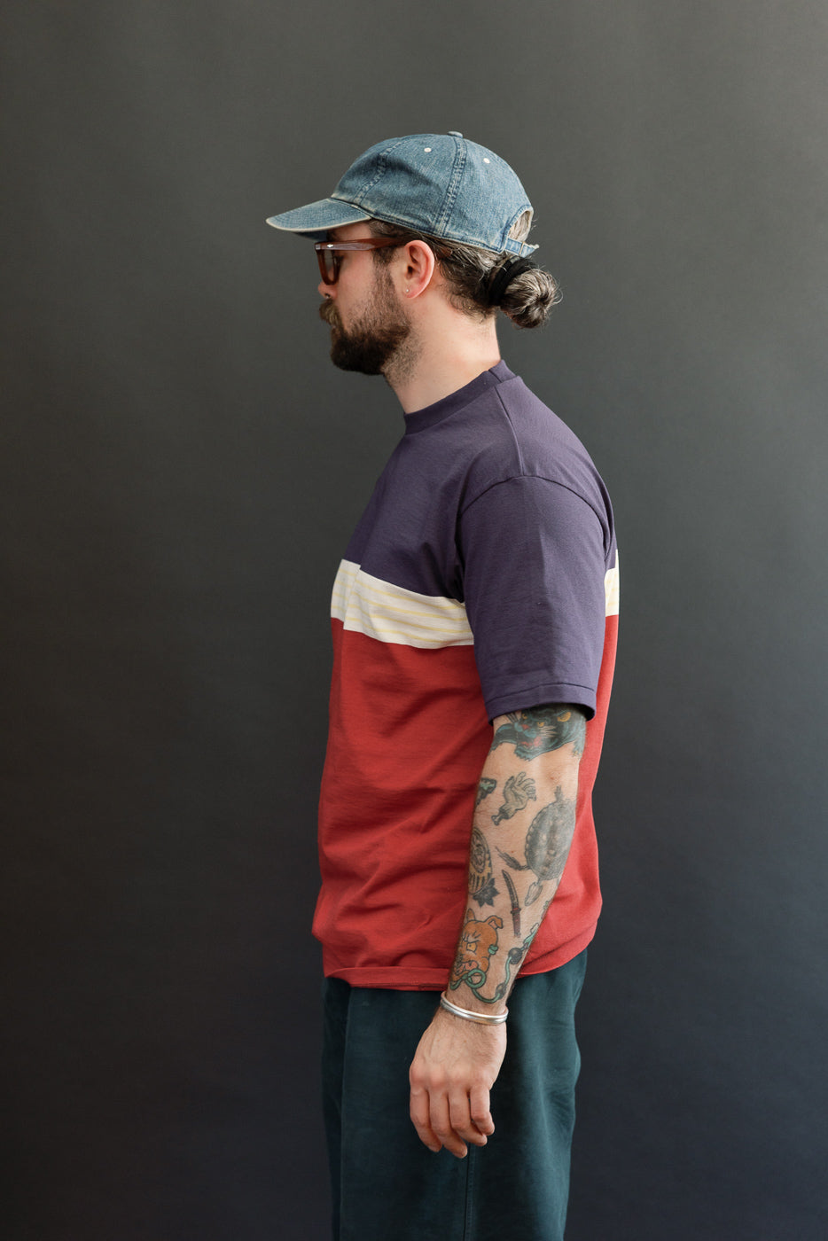 Side view of a male model, 5'9